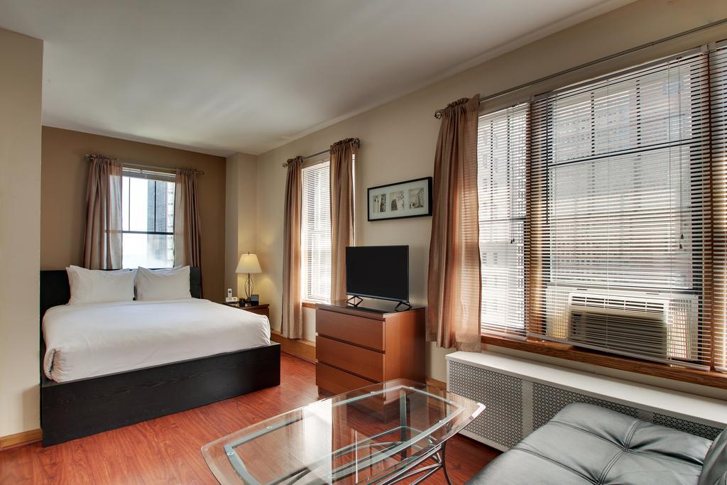 Dewitt Hotel And Suites Чикаго Екстериор снимка