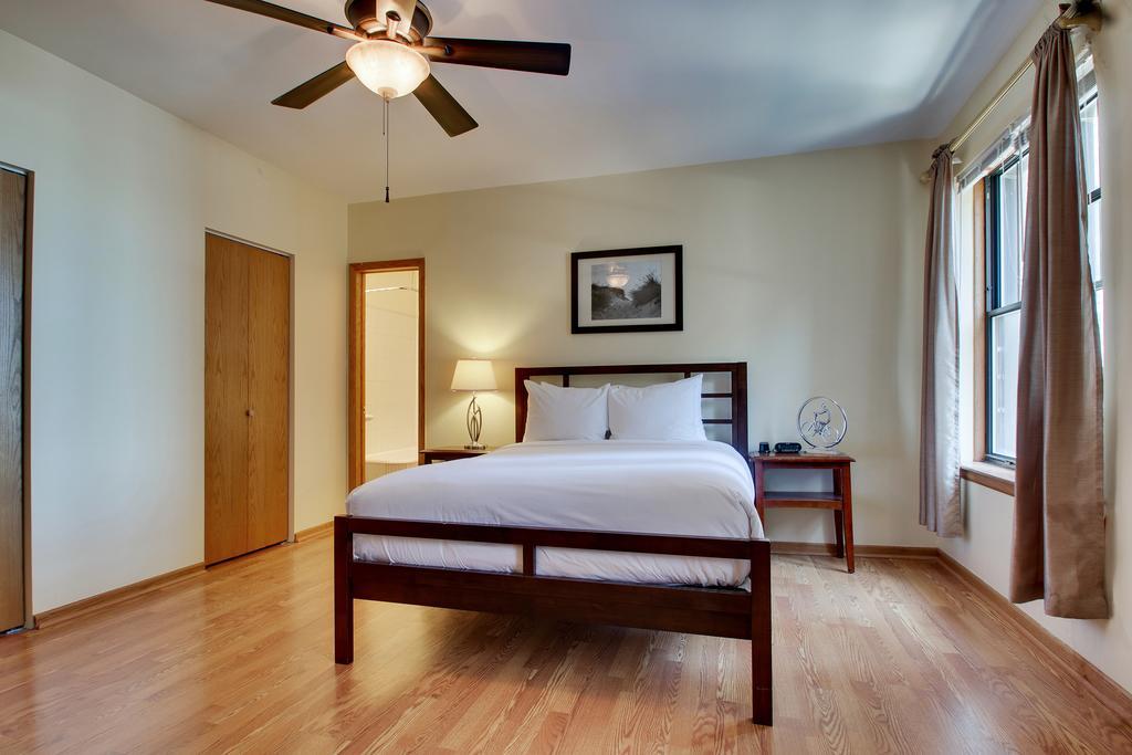 Dewitt Hotel And Suites Чикаго Стая снимка