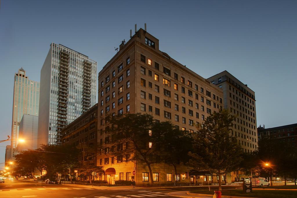 Dewitt Hotel And Suites Чикаго Екстериор снимка
