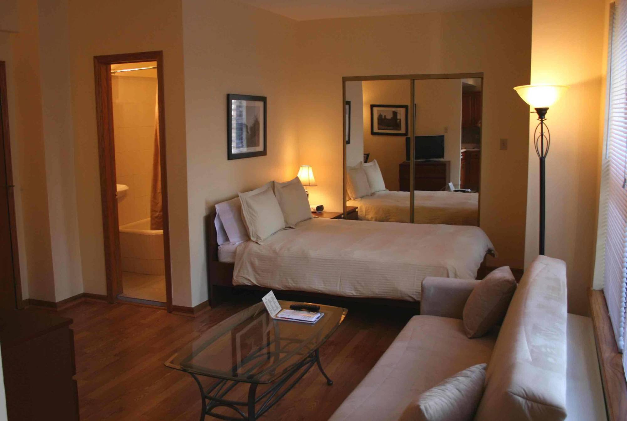 Dewitt Hotel And Suites Чикаго Стая снимка