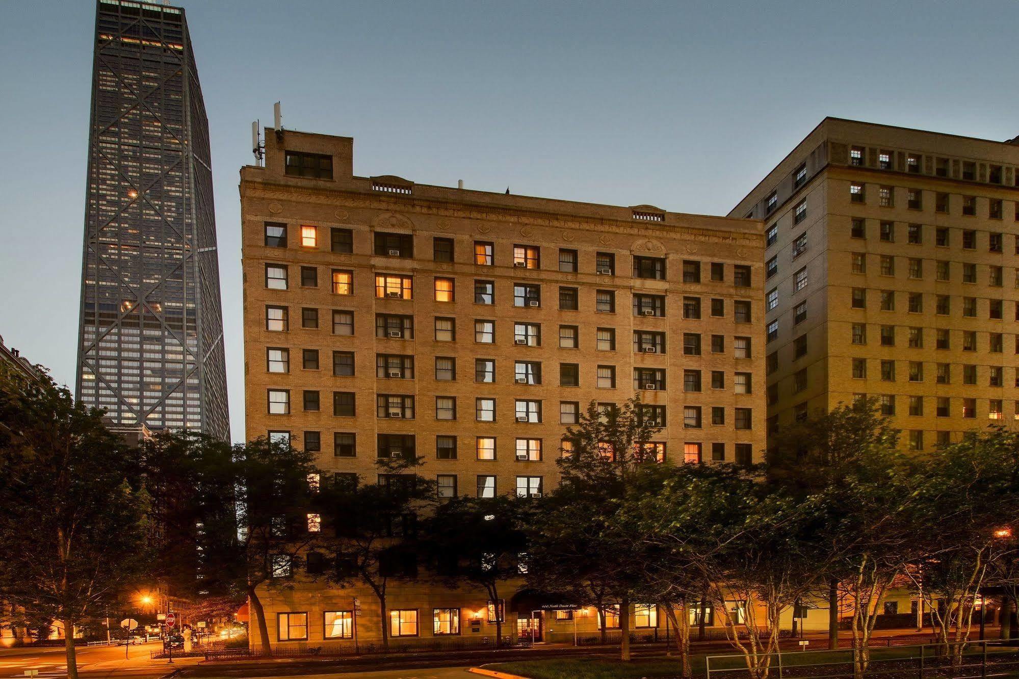 Dewitt Hotel And Suites Чикаго Екстериор снимка