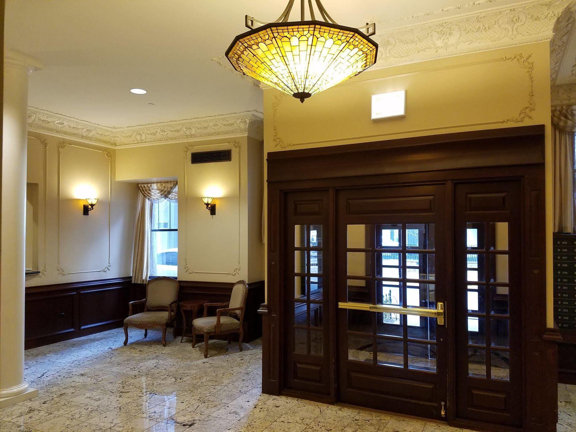 Dewitt Hotel And Suites Чикаго Екстериор снимка