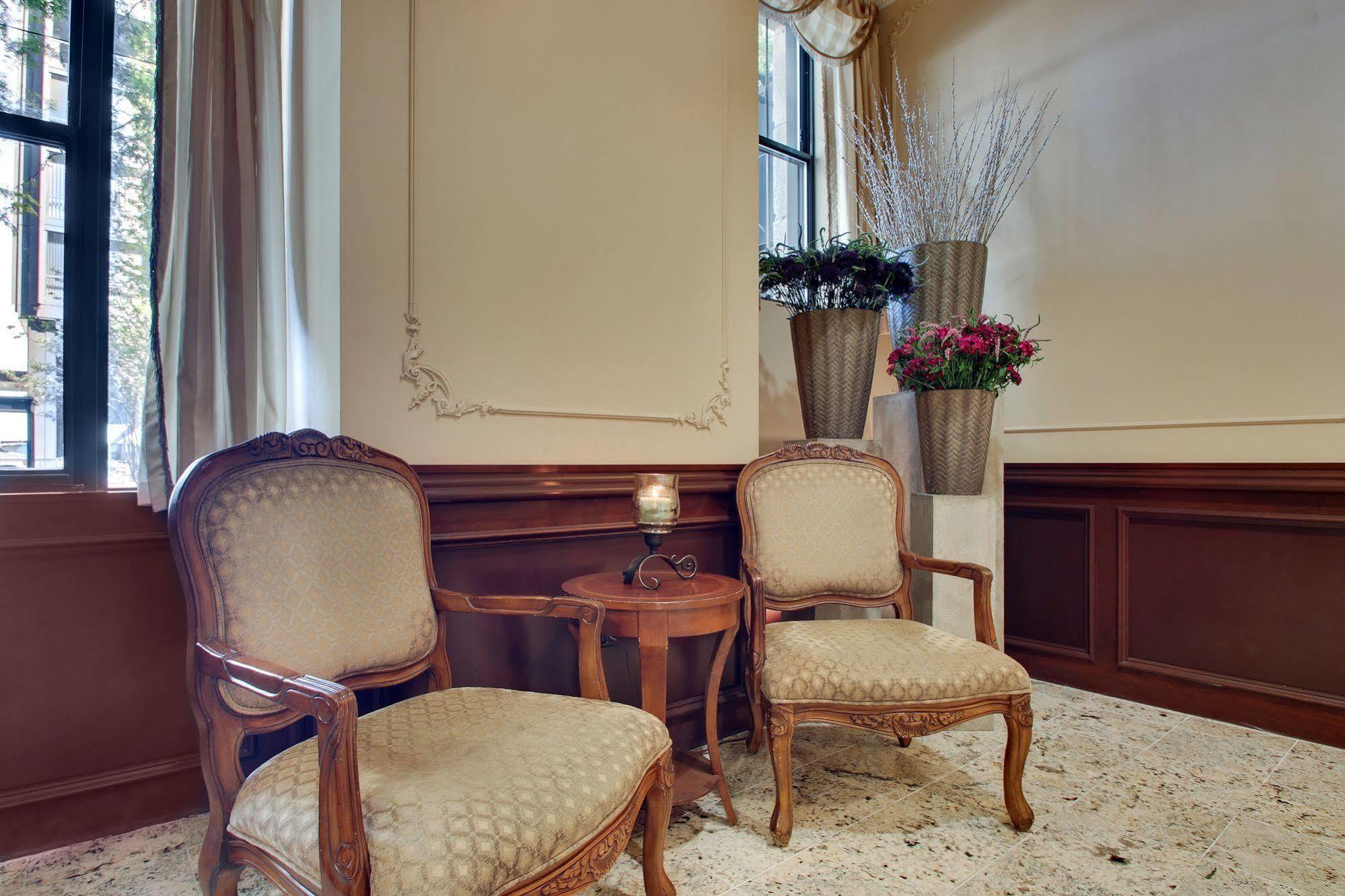 Dewitt Hotel And Suites Чикаго Екстериор снимка