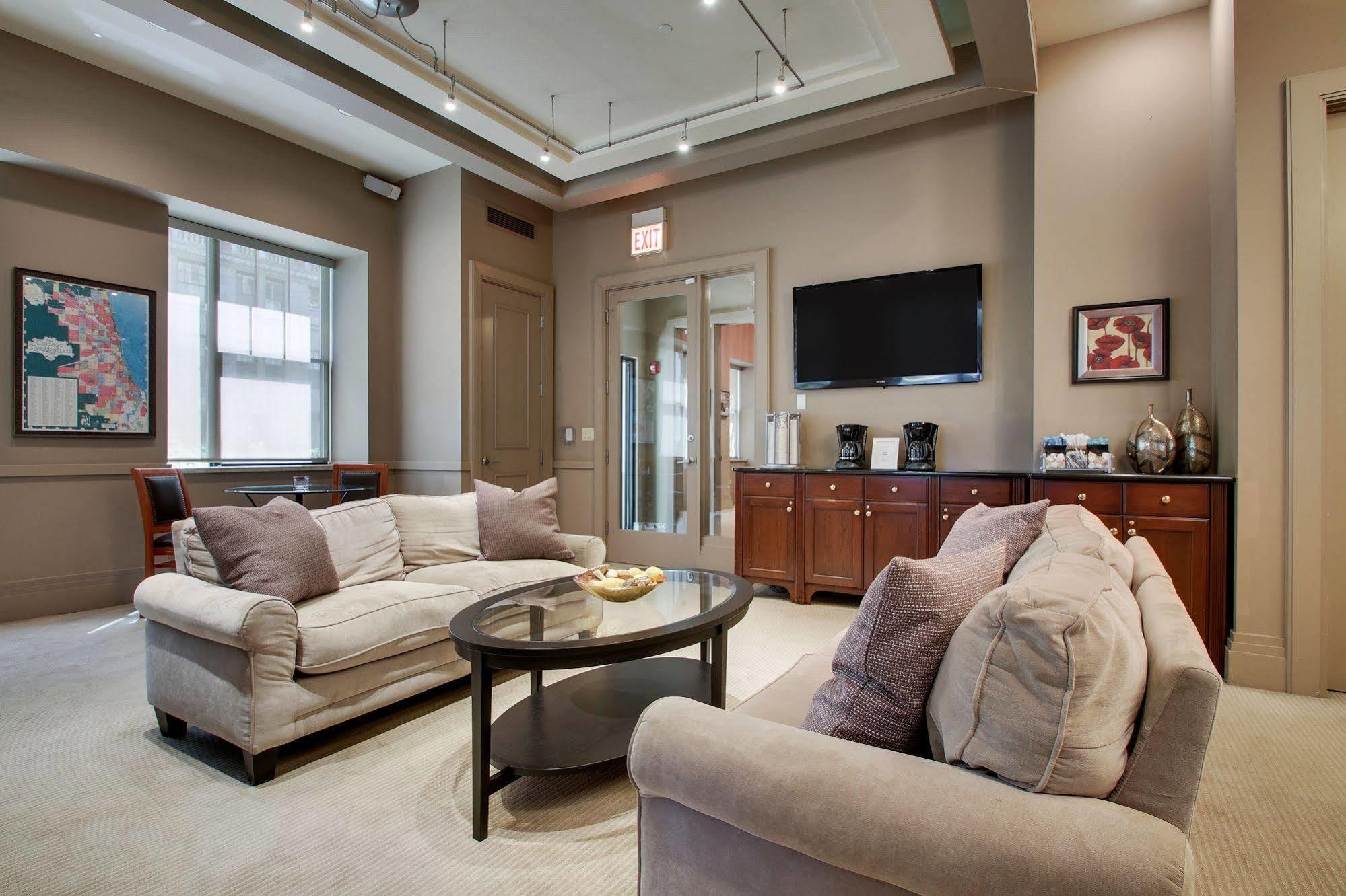 Dewitt Hotel And Suites Чикаго Екстериор снимка