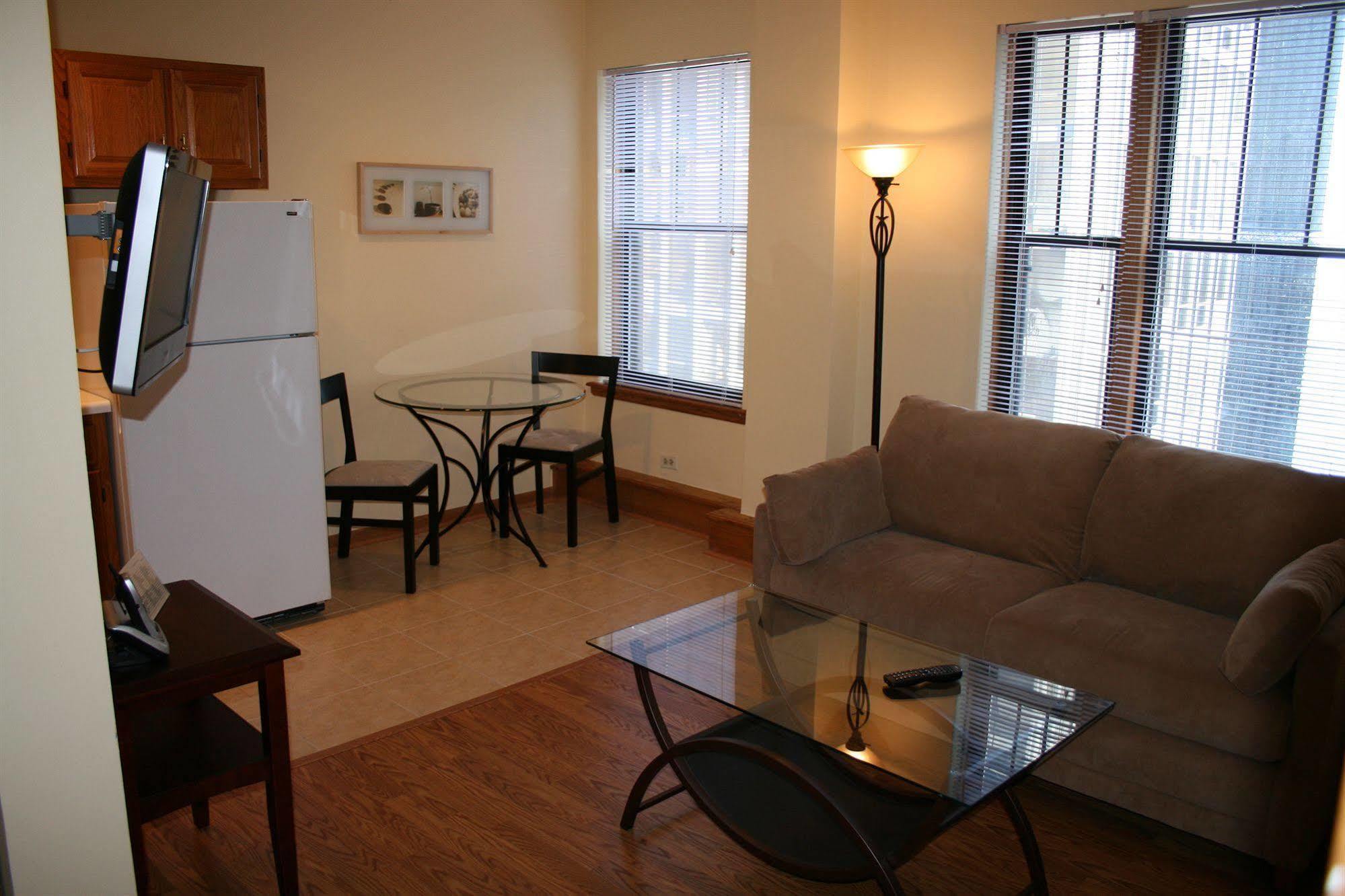 Dewitt Hotel And Suites Чикаго Екстериор снимка