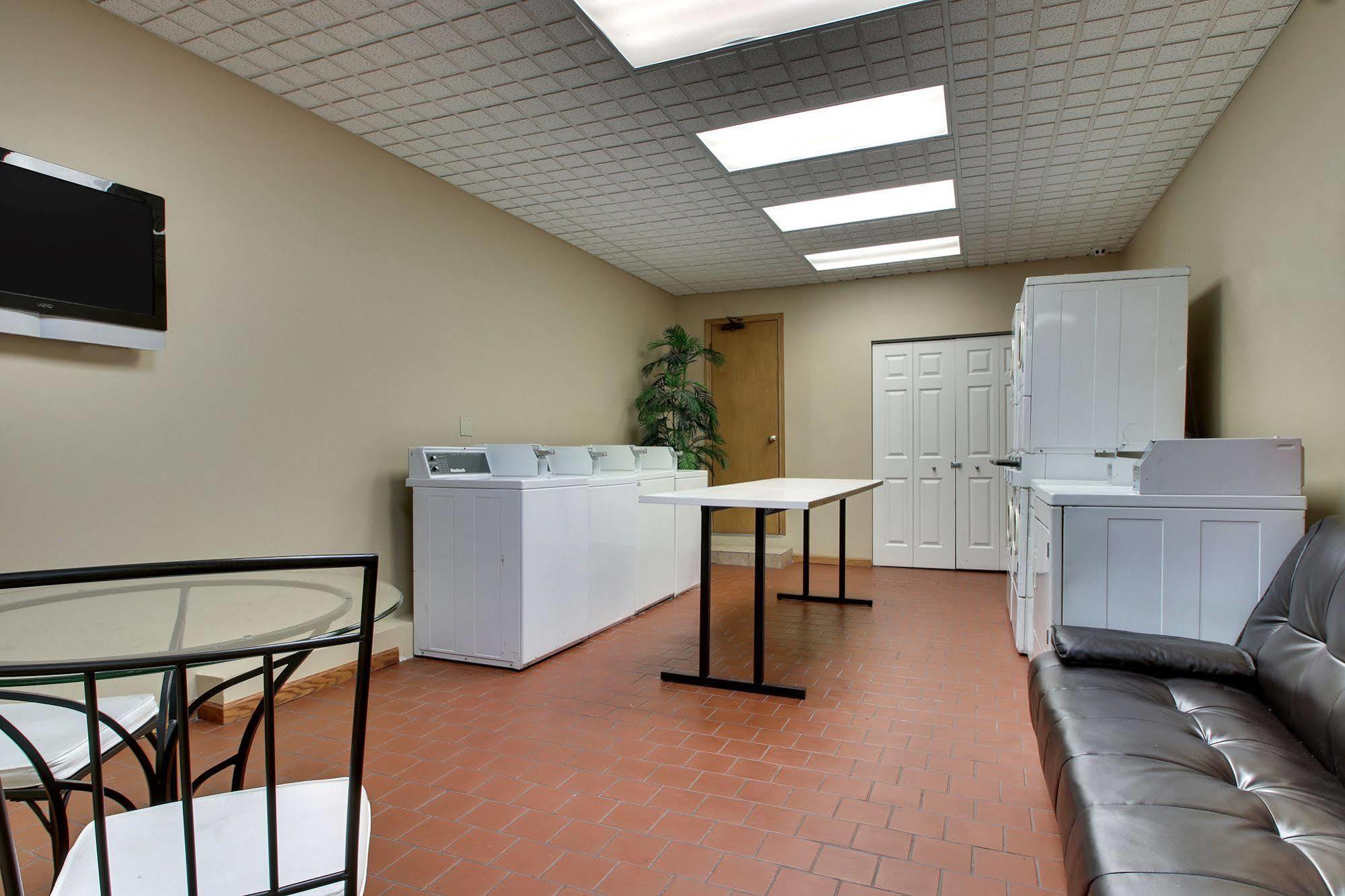 Dewitt Hotel And Suites Чикаго Екстериор снимка