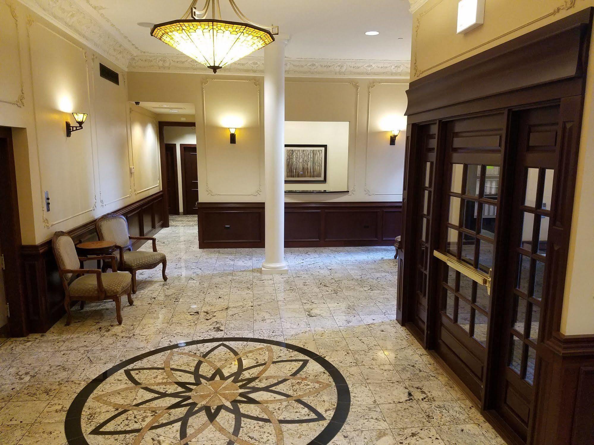 Dewitt Hotel And Suites Чикаго Екстериор снимка